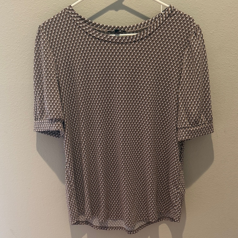 Adrianna Papell Black and White Geometric Short Sleeve Top